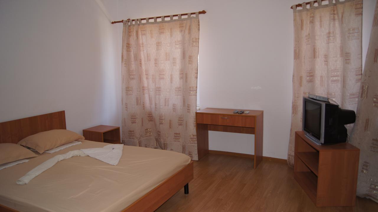 Hotel Sharmat Pizunda Bagian luar foto