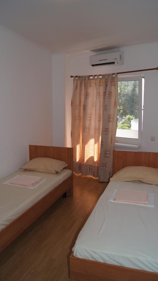 Hotel Sharmat Pizunda Bagian luar foto
