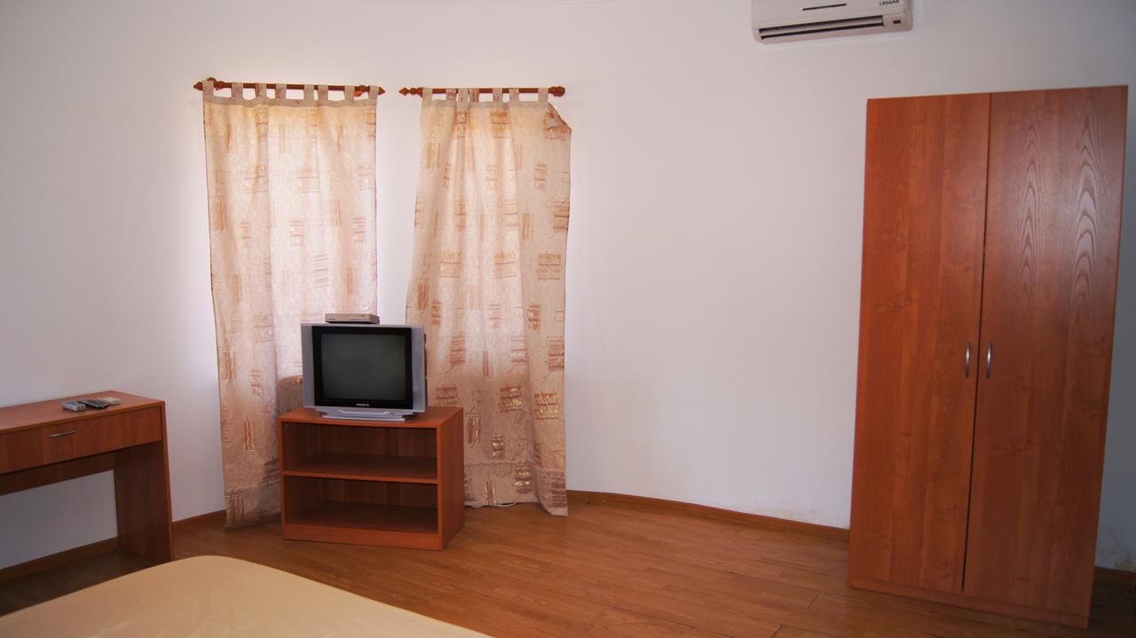 Hotel Sharmat Pizunda Bagian luar foto