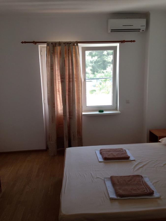 Hotel Sharmat Pizunda Bagian luar foto